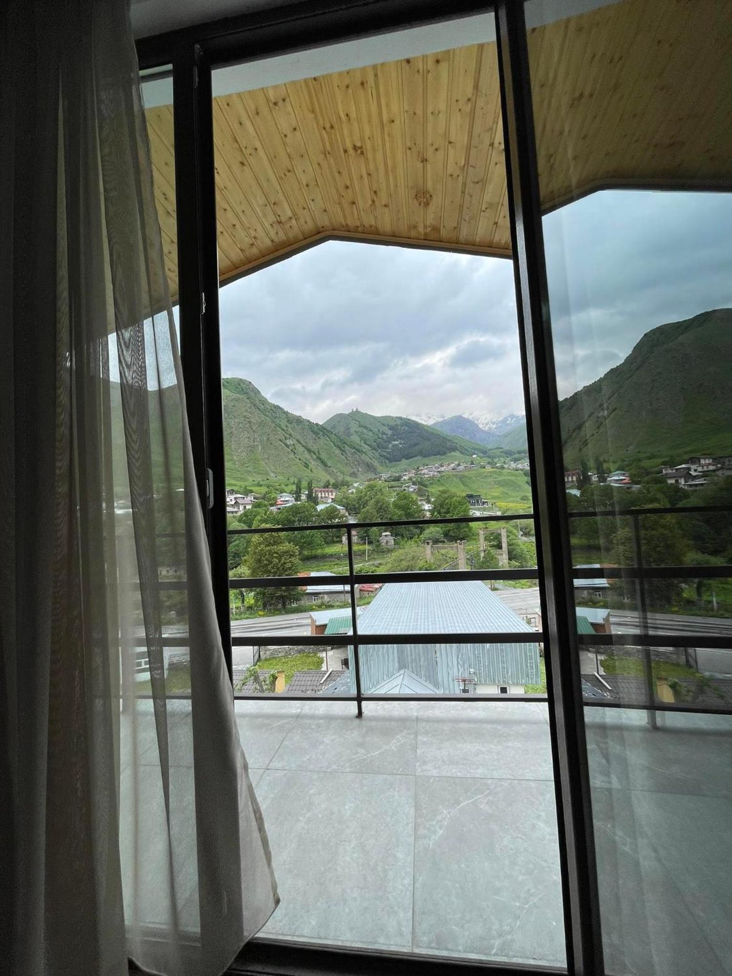 Hotel Shina Kazbegi Bagian luar foto